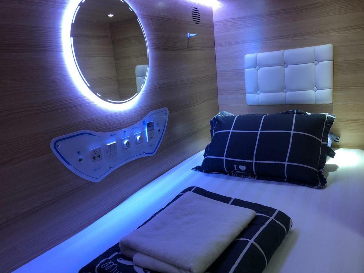 Single Capsule Pod Mixed Dormitory
