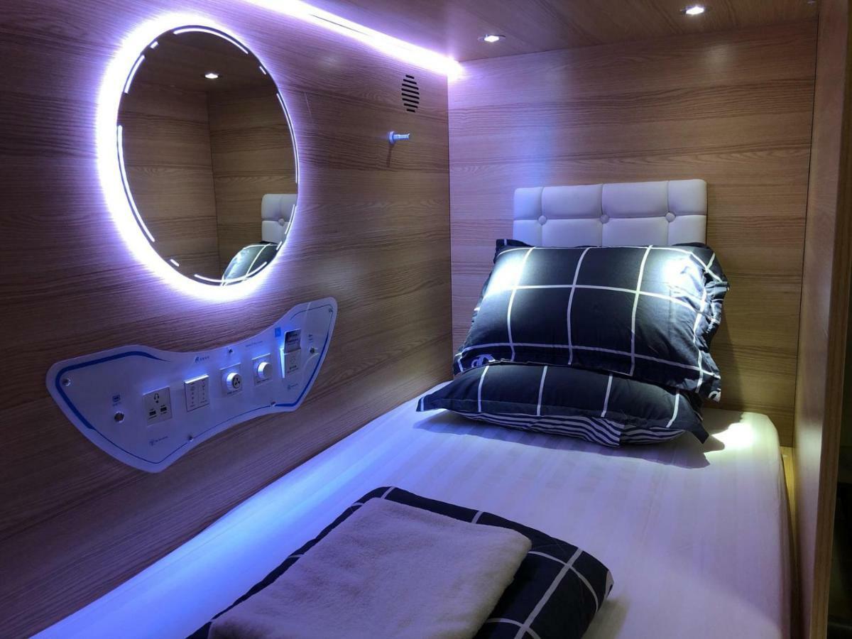 Single Capsule Pod Mixed Dormitory