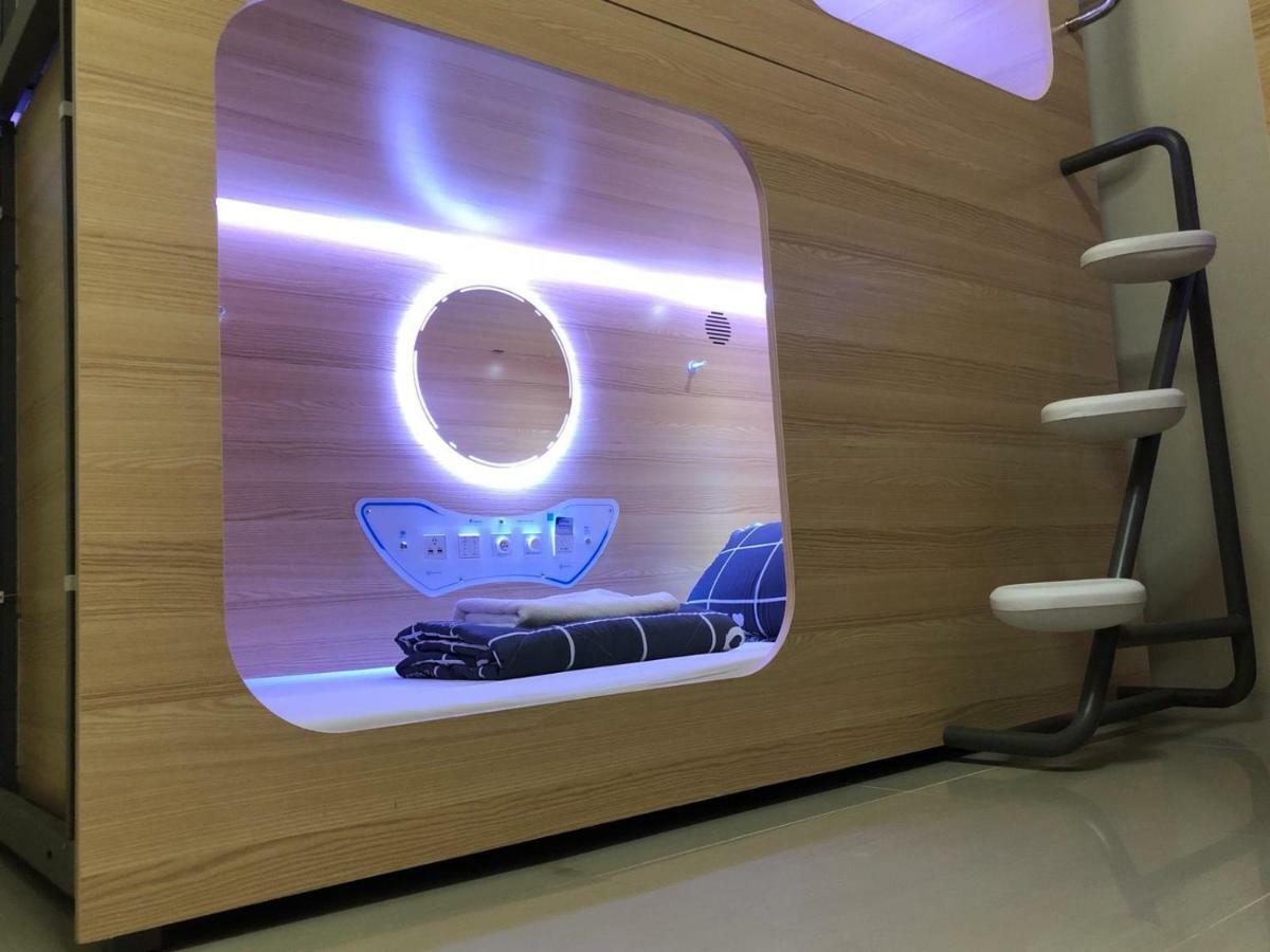 Single Capsule Pod Mixed Dormitory