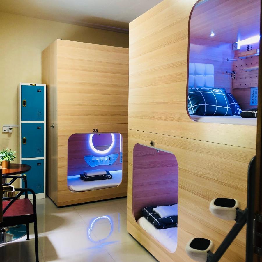 Single Capsule Pod Mixed Dormitory